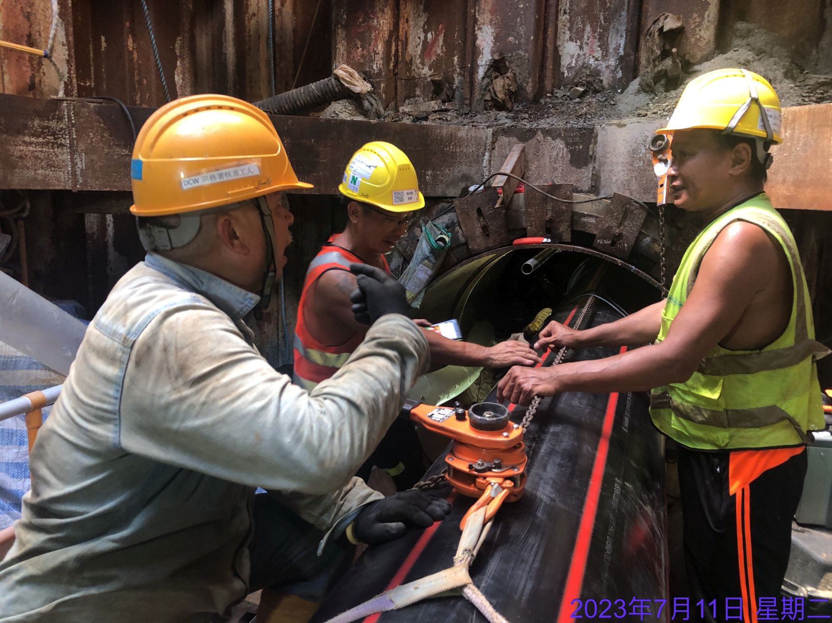 於污水處理廠連接道路鋪設污水管